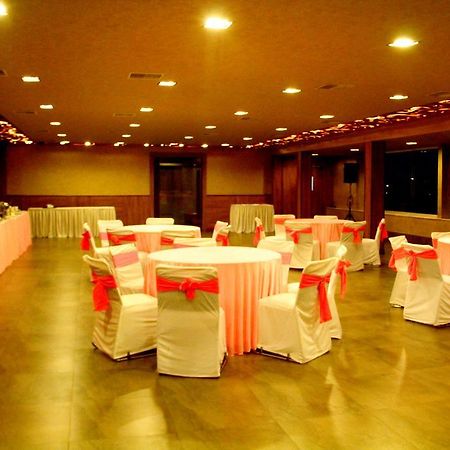 ​Justa Hyderabad Hotell Exteriör bild