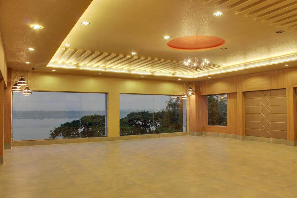 ​Justa Hyderabad Hotell Exteriör bild