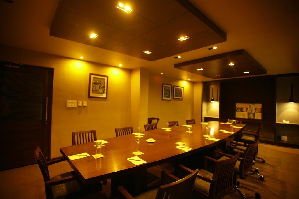 ​Justa Hyderabad Hotell Exteriör bild