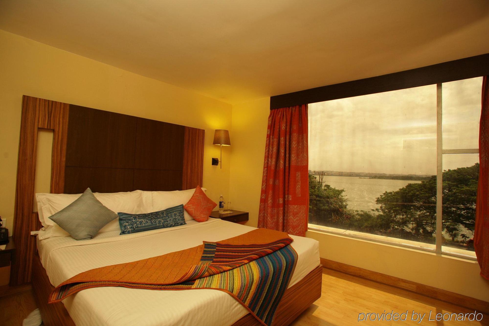 ​Justa Hyderabad Hotell Rum bild