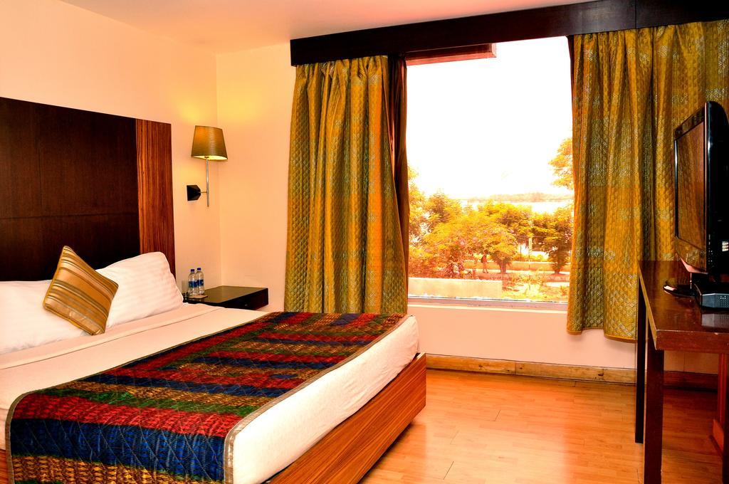 ​Justa Hyderabad Hotell Exteriör bild