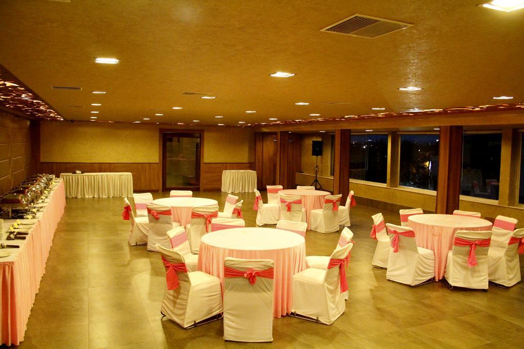 ​Justa Hyderabad Hotell Exteriör bild