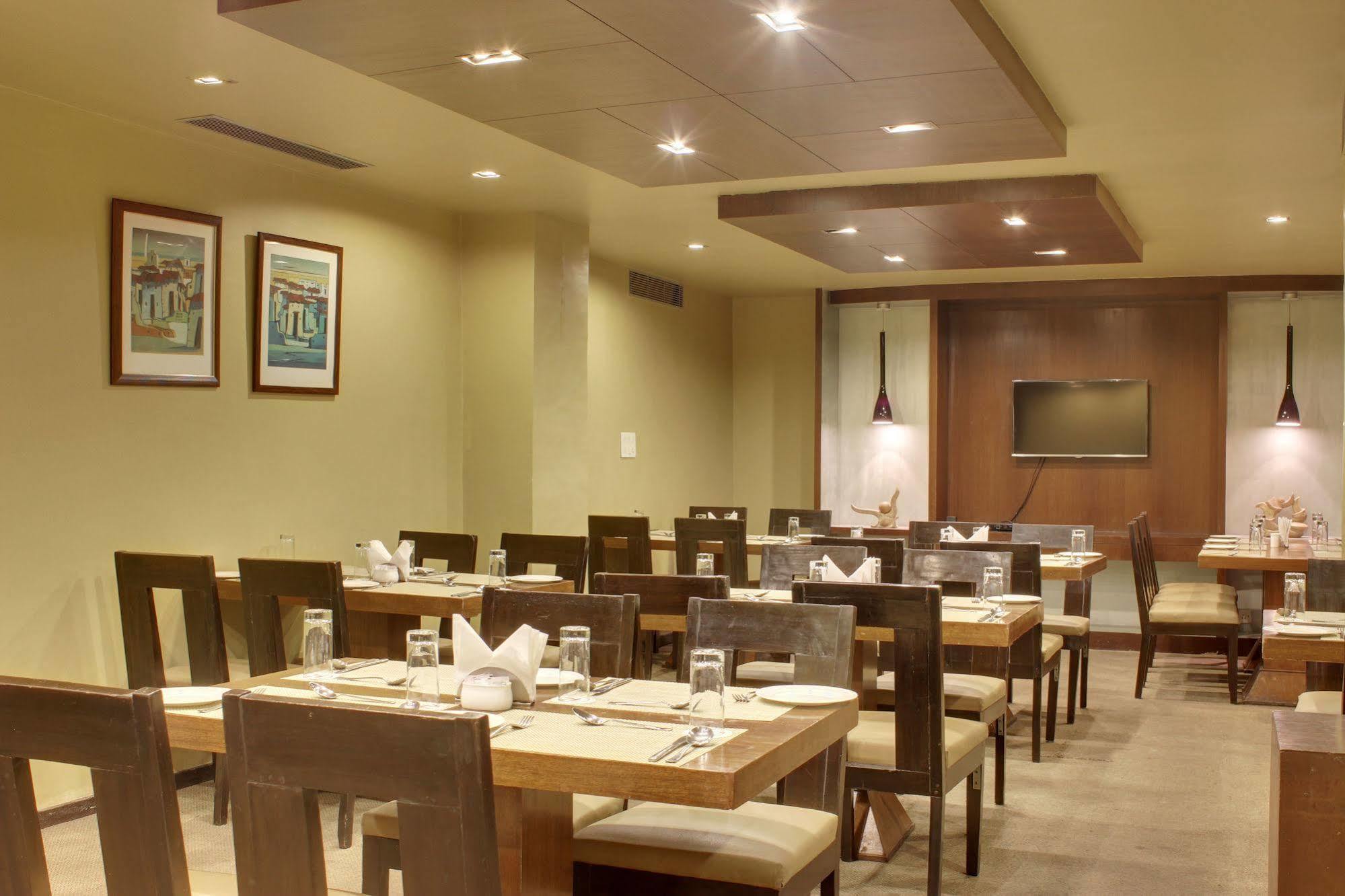 ​Justa Hyderabad Hotell Exteriör bild