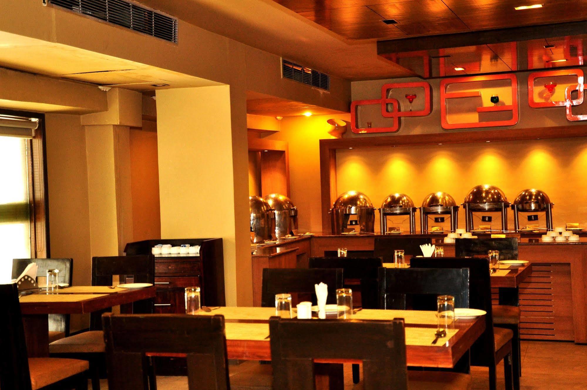 ​Justa Hyderabad Hotell Exteriör bild