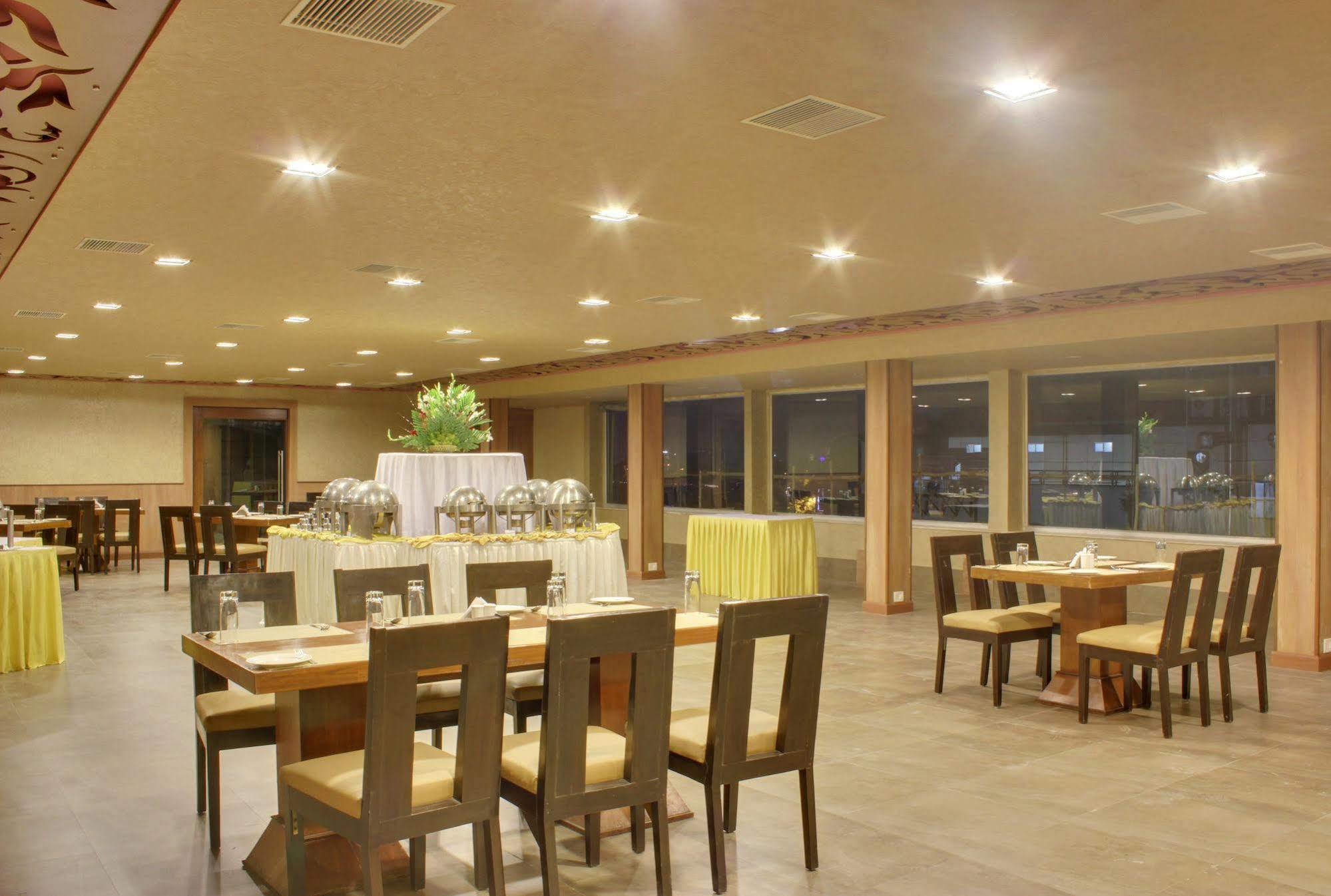 ​Justa Hyderabad Hotell Exteriör bild