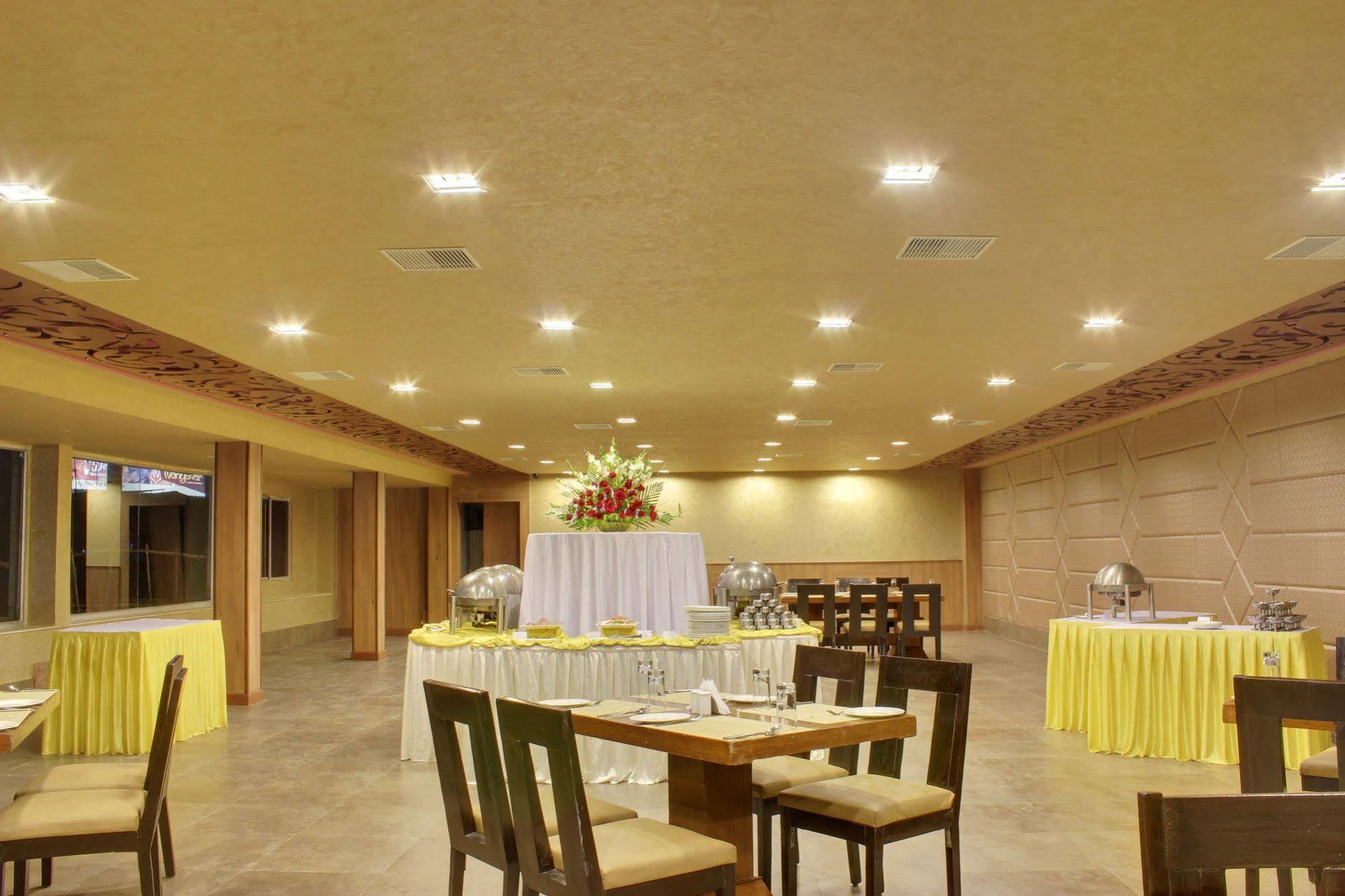 ​Justa Hyderabad Hotell Exteriör bild