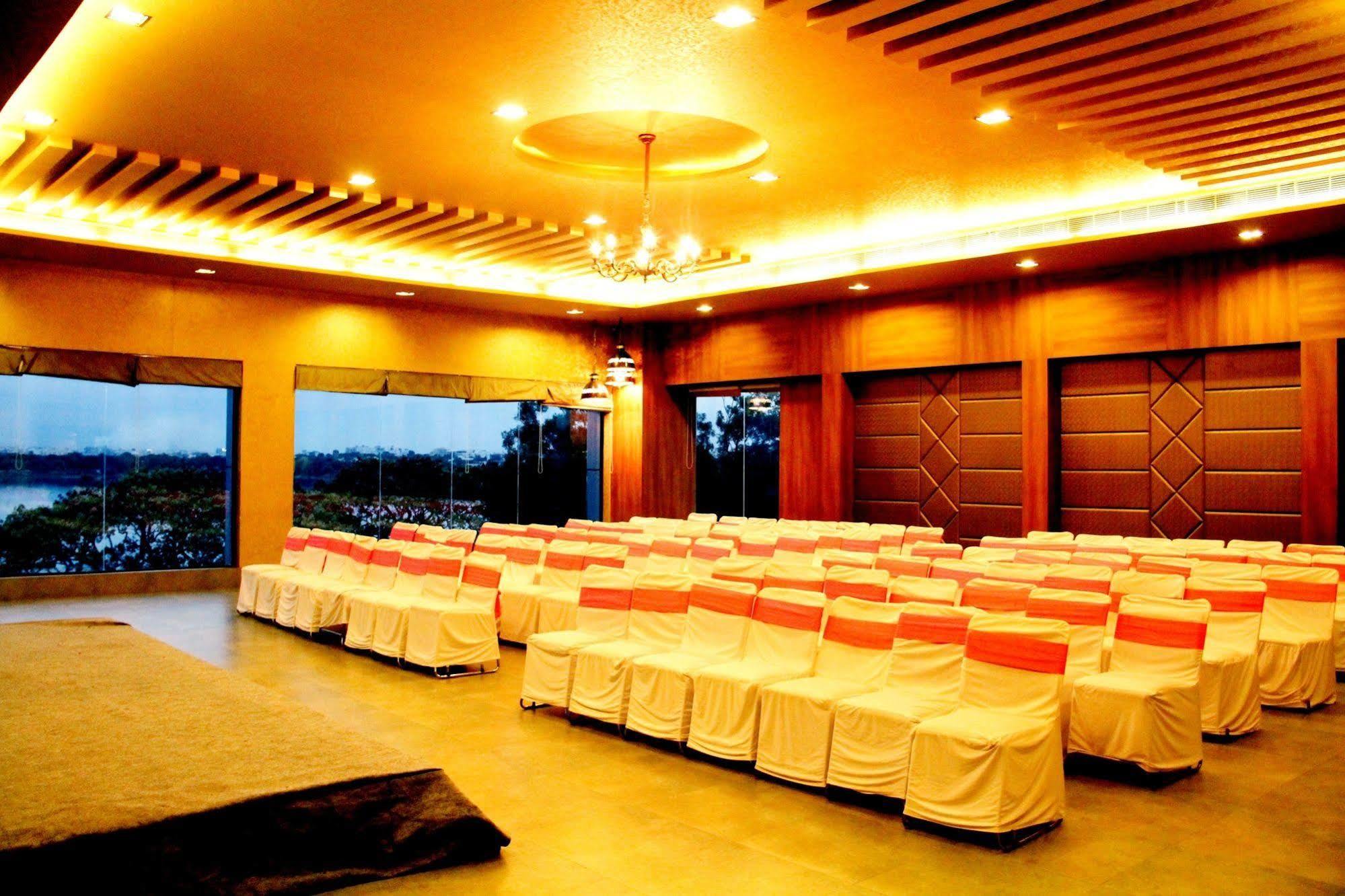 ​Justa Hyderabad Hotell Exteriör bild